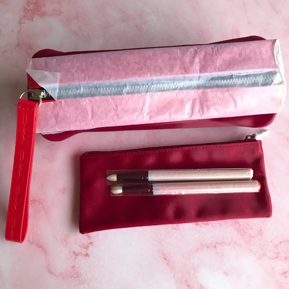 MAC Adoring Carmine Holiday Special Edition Brushes and Cosmetic Bags Set 💋❤️ - Picture 4 of 10